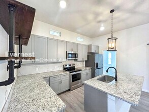 207 University Ave. in San Antonio, TX - Foto de edificio - Building Photo