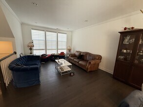 8 Brentwood Cir in Danbury, CT - Building Photo - Building Photo
