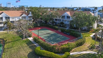 850 S Tamiami Trl in Sarasota, FL - Foto de edificio - Building Photo