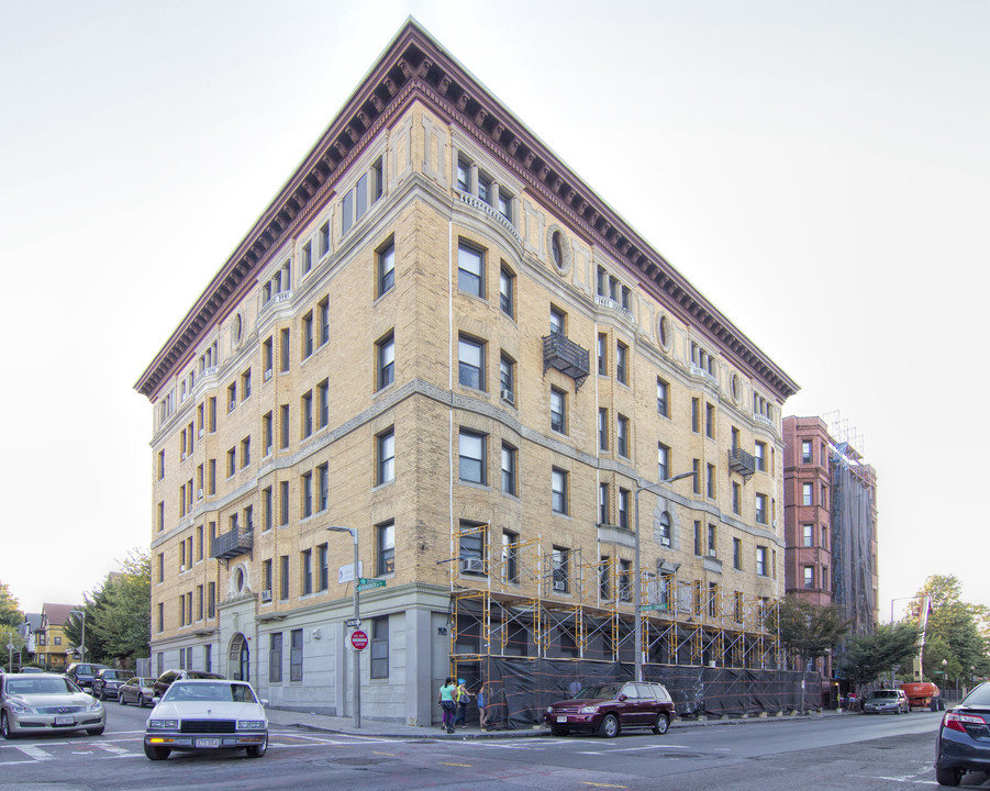 Lionhead Apartments in Boston, MA - Foto de edificio