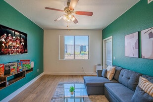 6610 N 93rd Ave in Glendale, AZ - Building Photo