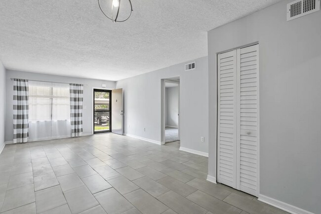 4920 Locust St NE in St. Petersburg, FL - Building Photo - Building Photo