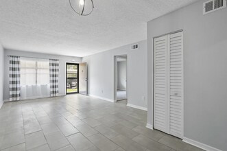 4920 Locust St NE in St. Petersburg, FL - Building Photo - Building Photo