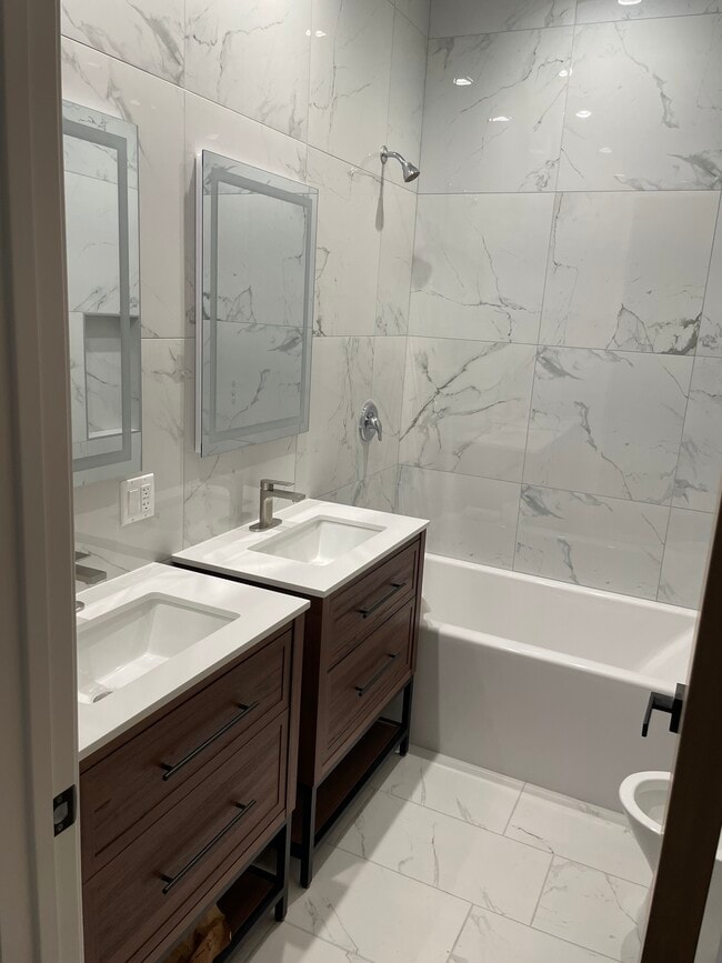 934 W Diversey Pky, Unit #1 in Chicago, IL - Building Photo - Building Photo