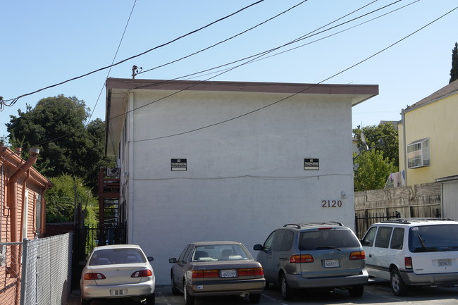 2120 E 22nd St in Oakland, CA - Foto de edificio - Building Photo