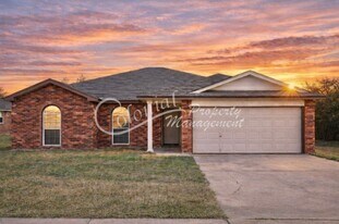 3611 Basset Dr in Killeen, TX - Building Photo