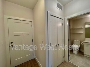 4380-4380 Lakeshore Rd in Kelowna, BC - Building Photo - Building Photo