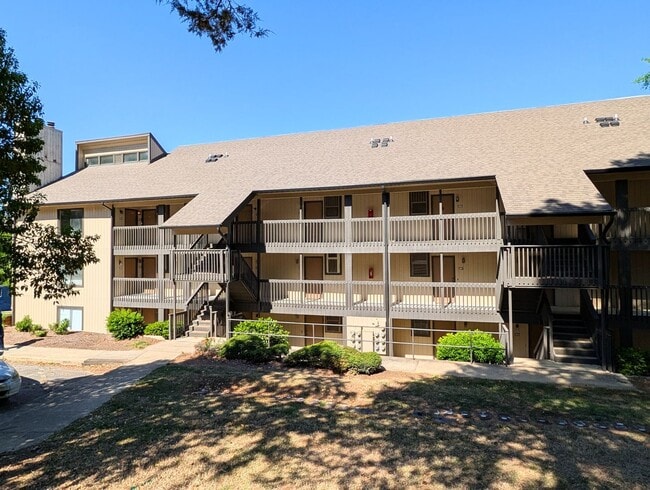property at 3065 Huntleigh Dr