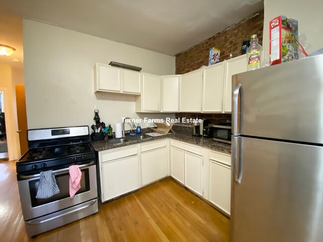 88 Hammond St, Unit 8 in Boston, MA - Foto de edificio - Building Photo