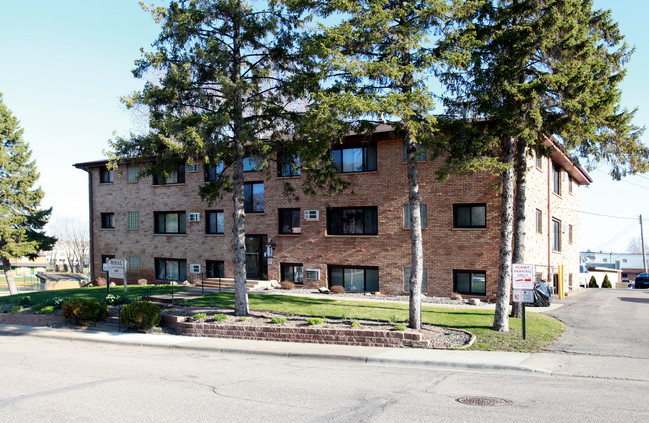 Royal Apartments -Mound in Mound, MN - Building Photo - Building Photo