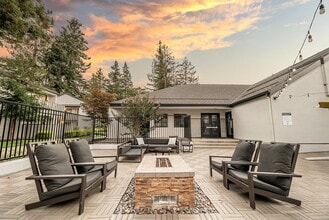 Riley Square in Santa Clara, CA - Foto de edificio - Building Photo