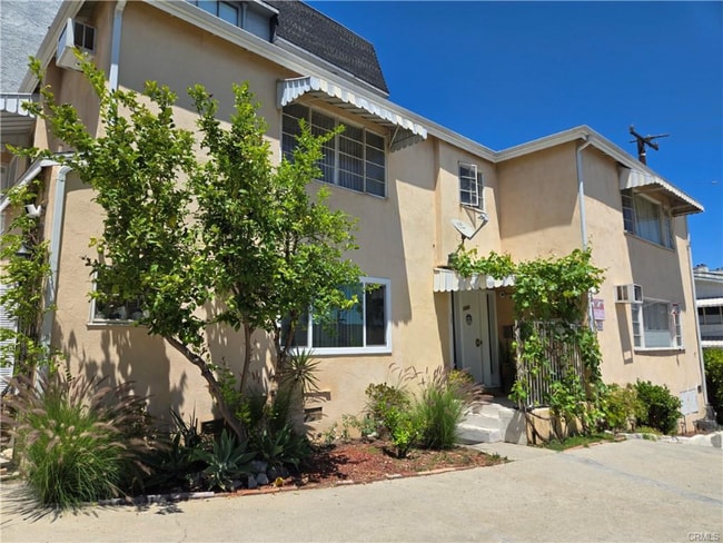 property at 1125 N Clark St