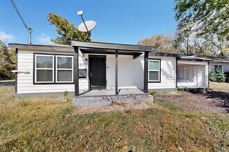 631 W Baker St in Denison, TX - Building Photo - Building Photo