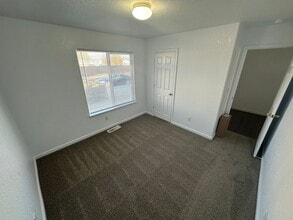 904 Julia Ln in Fernley, NV - Building Photo - Building Photo