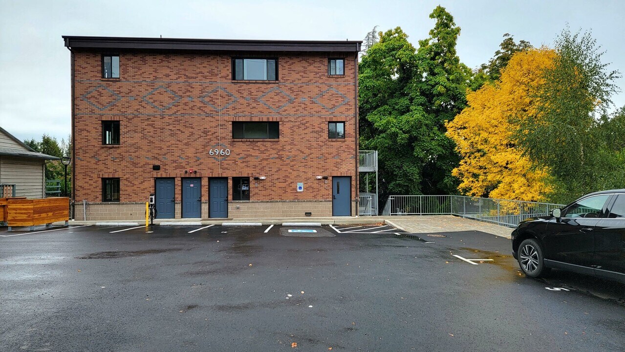 6960 SW Canyon Rd-Unit -Apt A in Portland, OR - Foto de edificio