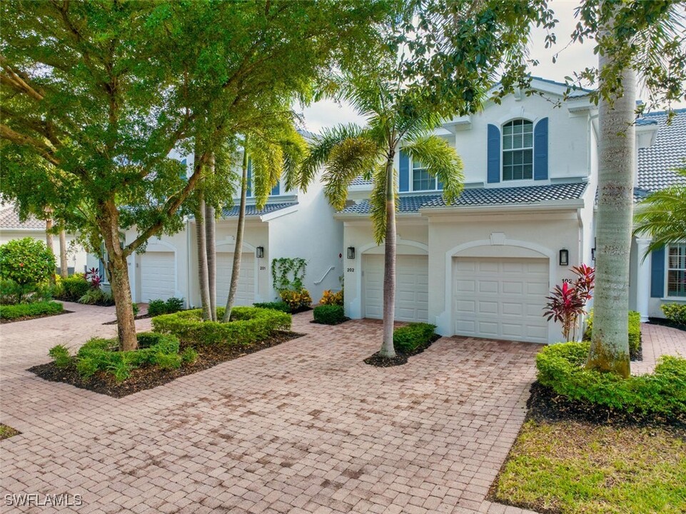 12863 Carrington Cir in Naples, FL - Building Photo