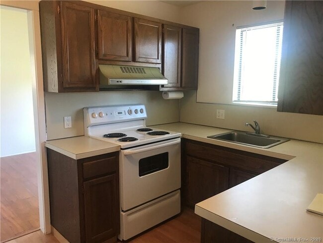 426 Heritage Vlg in Southbury, CT - Building Photo - Building Photo
