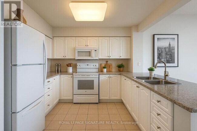 1720 Eglinton Ave E in Toronto, ON - Building Photo - Building Photo