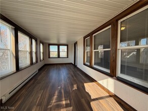 9405 Bancroft Ave in Cleveland, OH - Foto de edificio - Building Photo
