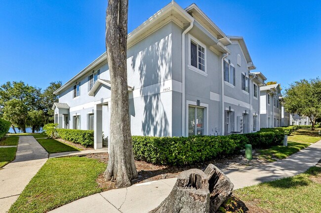 7402 E Bank Dr in Tampa, FL - Building Photo - Building Photo