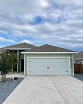 3416 Scott Cir in Seguin, TX - Building Photo