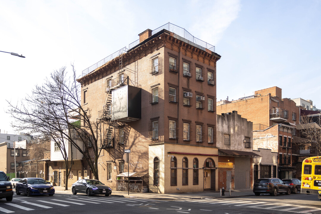 402 Berry St in Brooklyn, NY - Foto de edificio