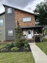 12148 105 St in Edmonton, AB - Building Photo