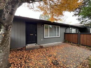 4044 SE Cora St in Portland, OR - Building Photo - Building Photo