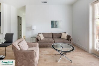 650 E Sycamore St in Denton, TX - Building Photo - Building Photo