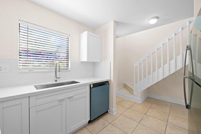 3281 E Golf Blvd in Pompano Beach, FL - Building Photo - Building Photo