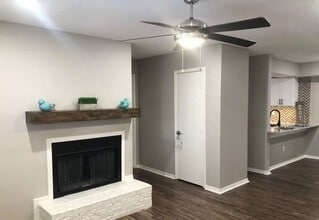 1301 Park Pl Blvd in Hurst, TX - Building Photo - Building Photo