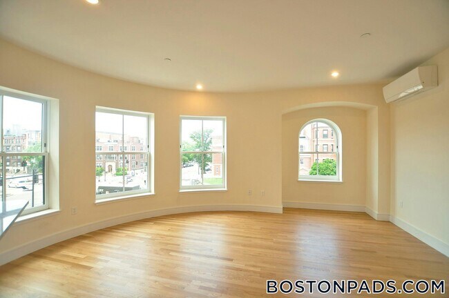877 Beacon St in Boston, MA - Foto de edificio - Building Photo