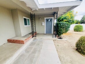 24399 University Ave in Loma Linda, CA - Foto de edificio - Building Photo