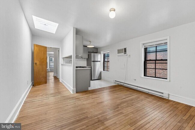 2105 Green St in Philadelphia, PA - Building Photo - Building Photo