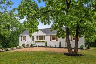 102 Beverly Dr in Nashville, TN - Building Photo