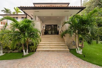 7125 Los Pinos Blvd in Coral Gables, FL - Building Photo - Building Photo