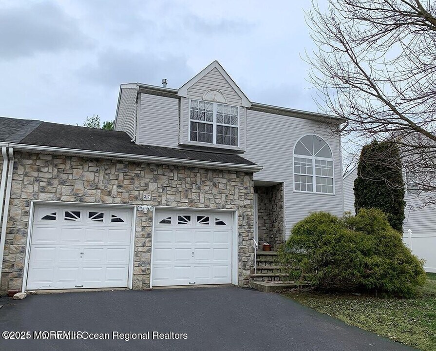 27 Barn Swallow Blvd in Marlboro, NJ - Building Photo