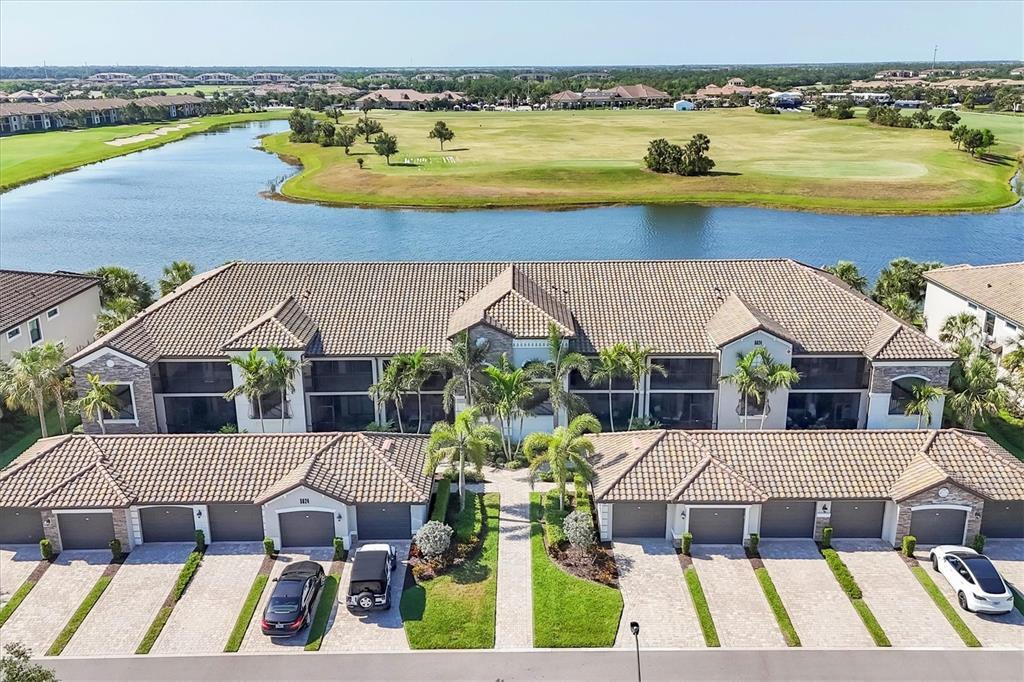 5624 Palmer Cir in Bradenton, FL - Foto de edificio