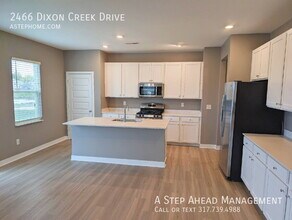 2466 Dixon Crk Dr in Whitestown, IN - Building Photo - Building Photo