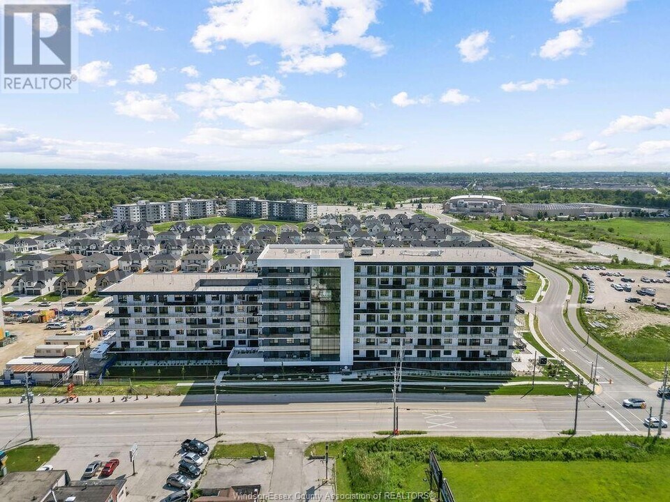 1624 Lauzon Pkwy in Windsor, ON - Building Photo