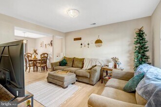 14831 Basingstoke Loop in Centreville, VA - Building Photo - Building Photo