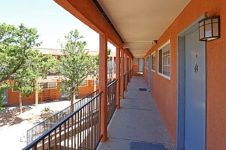 Casa Del Arroyo Apartments in Albuquerque, NM - Building Photo - Building Photo