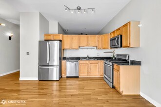 1 S Leavitt St in Chicago, IL - Foto de edificio - Building Photo