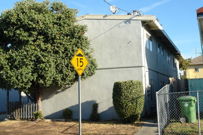 854 33rd St in Emeryville, CA - Foto de edificio - Building Photo