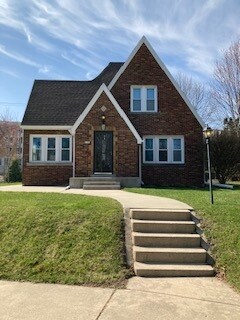 8340 Avon Ct in Wauwatosa, WI - Foto de edificio