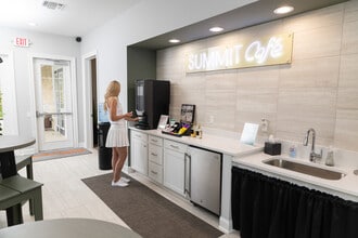 Orange Summit in Lewis Center, OH - Foto de edificio - Building Photo