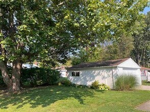 21173 Suffolk St in Clinton Township, MI - Foto de edificio - Building Photo