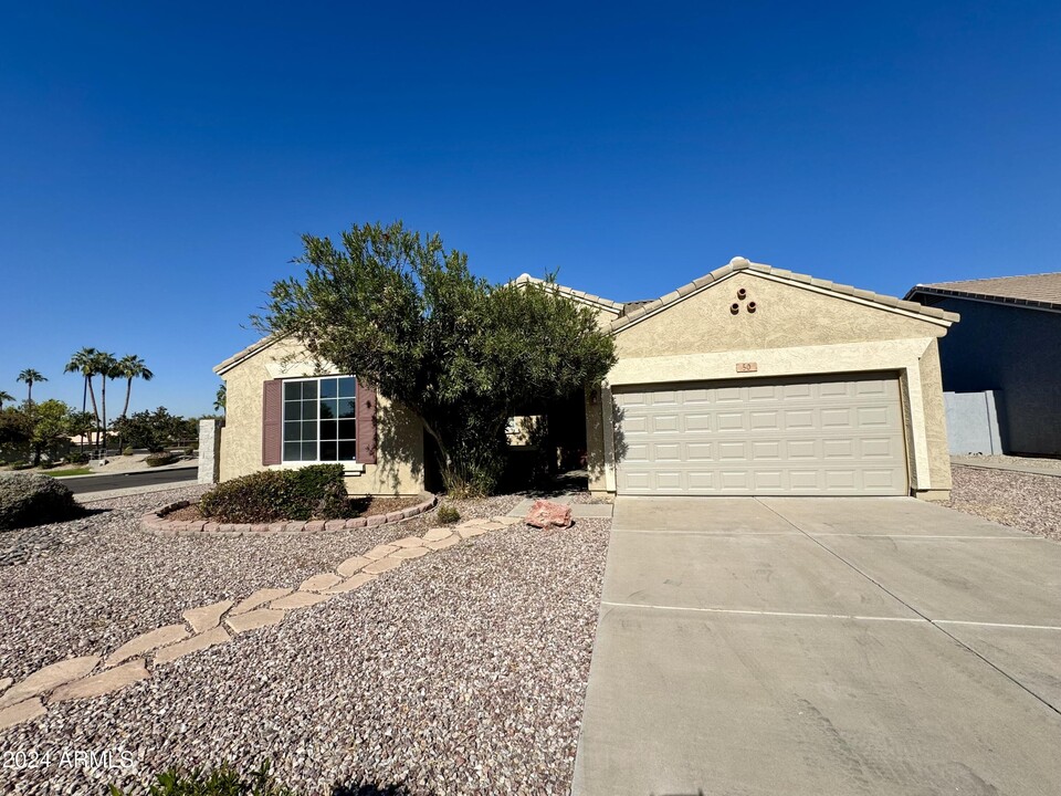 50 E Betsy Ln in Gilbert, AZ - Building Photo