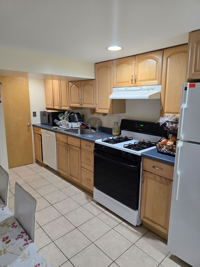 284 Semton Blvd, Unit Lower level