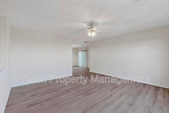 8001 Vinemont Pl NW in Albuquerque, NM - Building Photo - Building Photo